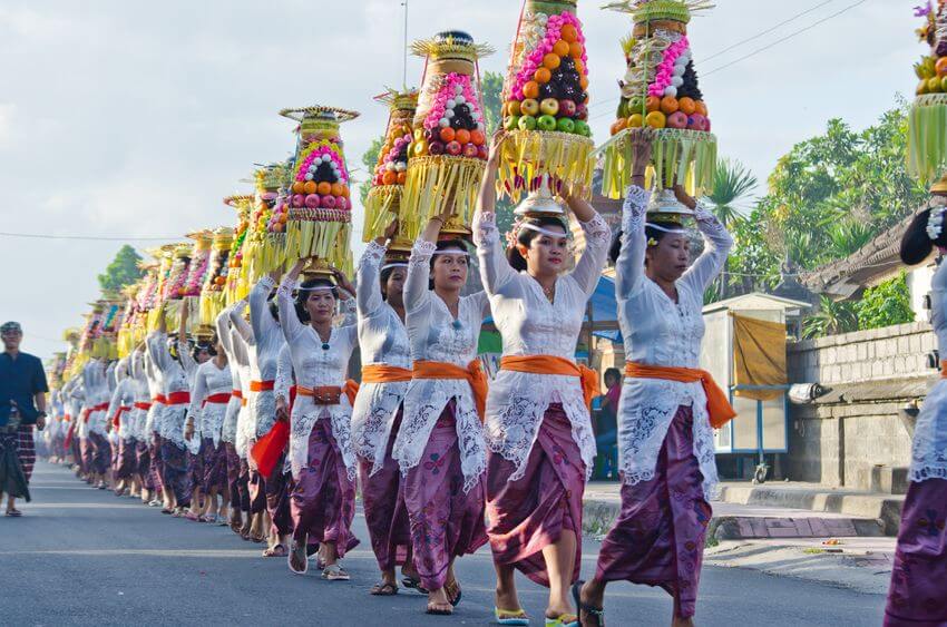 Kuis: Pakaian Adat Indonesia