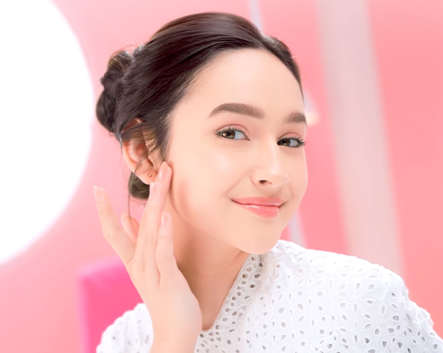 Inspirasi Tampilan Makeup Simpel untuk Hari Raya, Fresh dan Tetap Glowing!