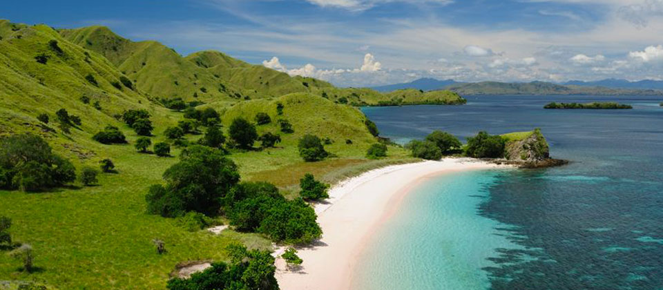 Pantai-Pantai Unik di Indonesia Pantai-Pantai Unik di Indonesia