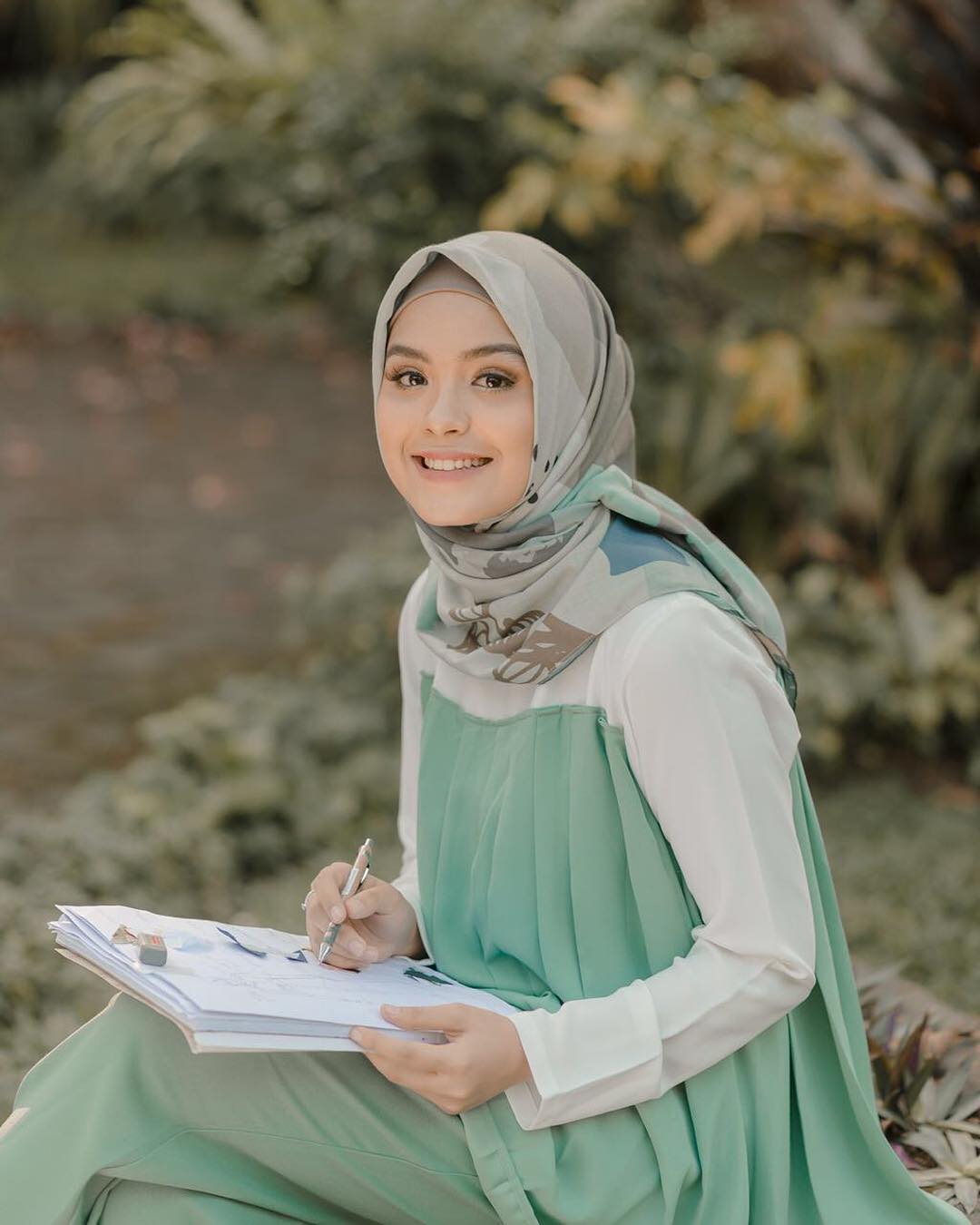 Wajib Punya! Essential Things dan Produk Perawatan Kulit untuk Cewek Berhijab Wajib Punya! Essential Things dan Produk Perawatan Kulit untuk Cewek Berhijab