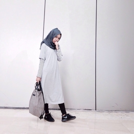 Perempuan Muslim Berhijab Tetep Bisa Modis dengan Mix and Match Ini