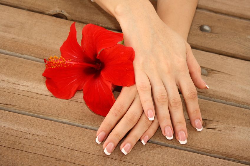 Kuku Cantik dengan French Manicure Kuku Cantik dengan French Manicure