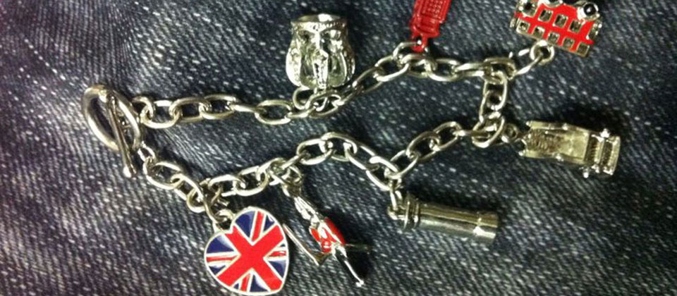 Pesona si Gelang Keberuntungan Pesona si Gelang Keberuntungan